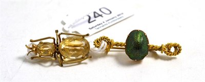 Lot 240 - A bug brooch and a scarab bar brooch, length 4.4cm (2)