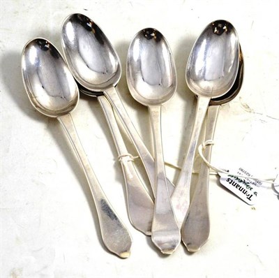 Lot 513 - A set of six Queen Anne silver dognose spoons, Henry Greene, London 1702, crested, 20.5cm long