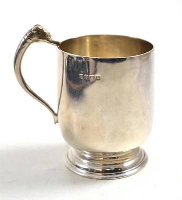 Lot 593 - A George VI silver cup with a greyhound head handle