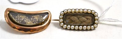 Lot 652 - A mourning brooch, enclosing plaited hair centrally, within a split pearl border, with...