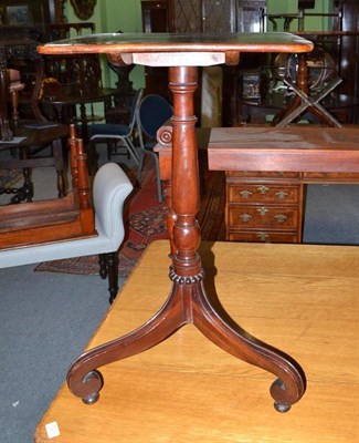 Lot 730 - A William IV mahogany tripod table, with tilt top, 43cm