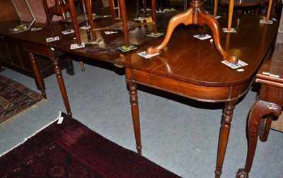 Lot 792 - Early 19th century mahogany dining table, fitted with an additional leaf