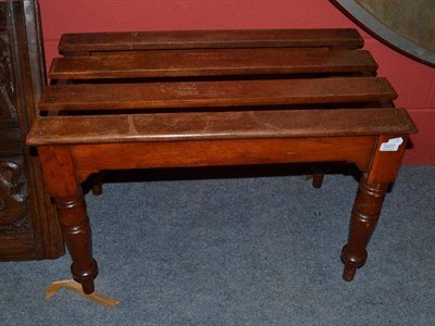 Lot 1207 - Luggage stand