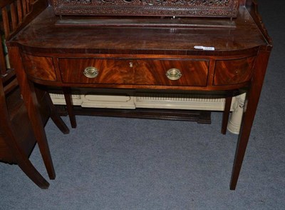 Lot 1242 - Mahogany single drawer dressing table