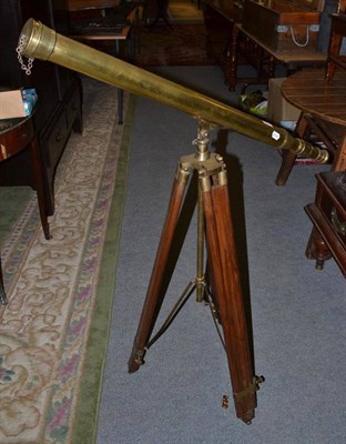 Lot 1294 - A brass floor telescope