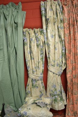 Lot 1301 - A quantity of tailored curtains and cushions