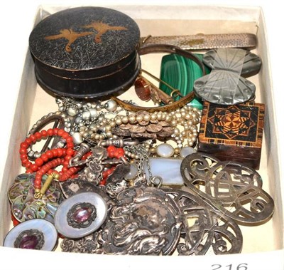 Lot 216 - Small quantity of Victorian and later costume jewellery including paste buckles, brooches,...