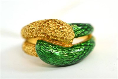 Lot 259 - An Italian green enamelled ring, of double entwined form, stamped 750 Italy, finger size M