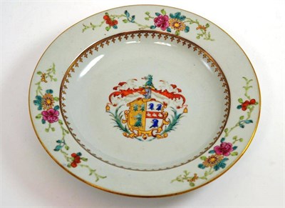 Lot 293 - A Chinese armorial soup plate, Qianlong, 22.5cm diameter