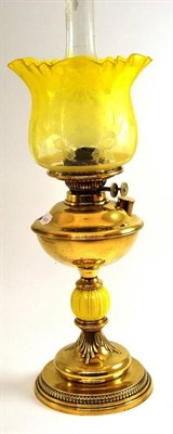 Lot 347 - Victorian brass oil lamp with yellow etched shade and glass reservoir, 50cm high excluding chimney