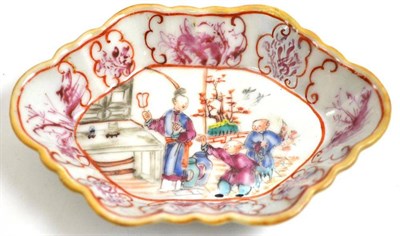 Lot 433 - # 18th century Chinese polychrome spoon tray 13cm wide