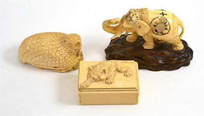 Lot 553 - An early 20th century Japanese ivory box decorated with a tiger, a shibayama style carved...