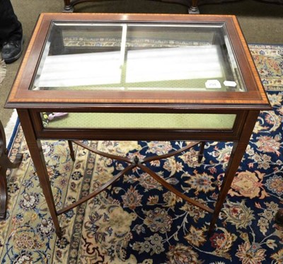 Lot 794 - An Edwardian inlaid mahogany bijouterie table