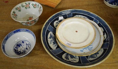 Lot 1560 - A Kangxi famille verte bowl, a Chinese blue and white bowl, a 'Buckingham Palace' plate, a Japanese