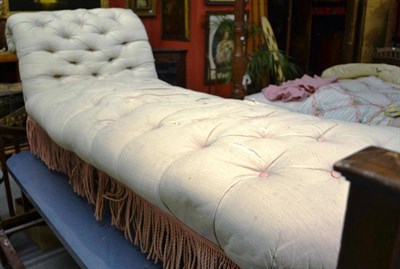 Lot 1569 - ^ Victorian chaise longue with cream over-stuffed seat and raised on walnut turned legs