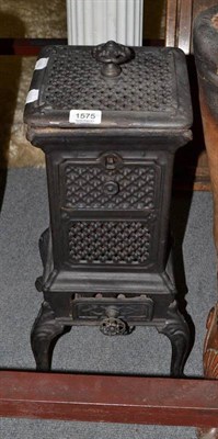 Lot 1575 - Small cast iron burner on four cabriole legs