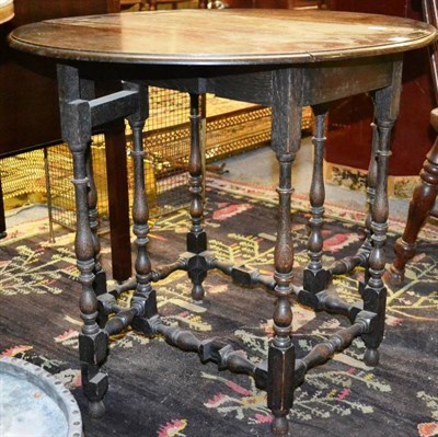 Lot 1620 - An early 20th century oak gate leg table with turned spindle legs, 65cm wide