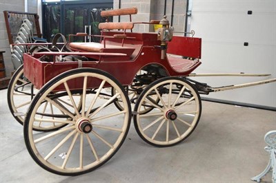 Lot 1646 - A four wheel dog cart carriage with leaf spring