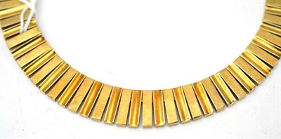 Lot 38 - A fringe necklace, of graduated alternating polished and textured links, length 42.5cm