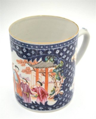 Lot 98 - A Chinese porcelain mug, Qianlong, 13cm high