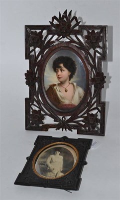 Lot 121 - A Black Forest carved picture frame and a lionite photograph frame