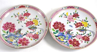 Lot 359 - A pair of Qianlong saucer dishes, 22cm diameter