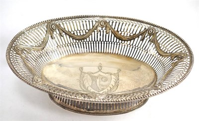 Lot 369 - George III silver basket