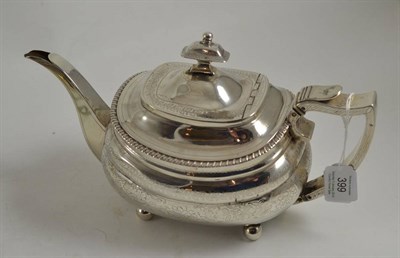 Lot 399 - George III silver teapot