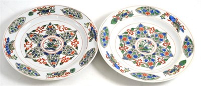 Lot 536 - A pair of Kangxi famille verte plates, 23cm diameter