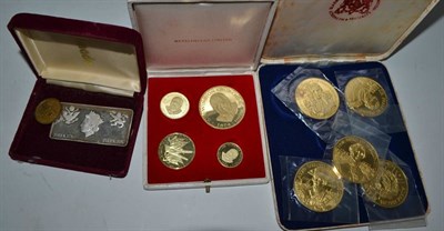 Lot 581 - Four 18ct gold Sir Winston Churchill commemorative medals, five silver gilt coins in a Hampton...