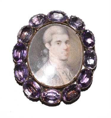 Lot 586 - A miniature of a gentleman