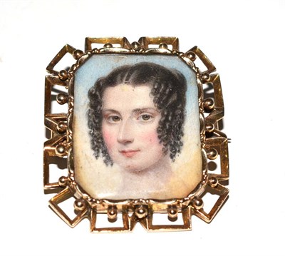 Lot 587 - A miniature of a lady