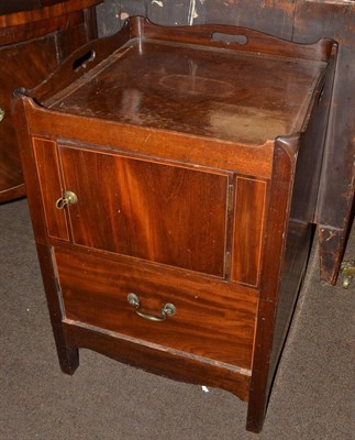 Lot 699 - # George III mahogany tray top bedside cupboard