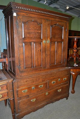 Lot 752 - Oak press cupboard