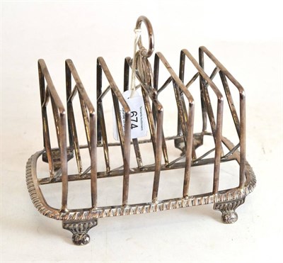 Lot 674 - George III silver toast rack