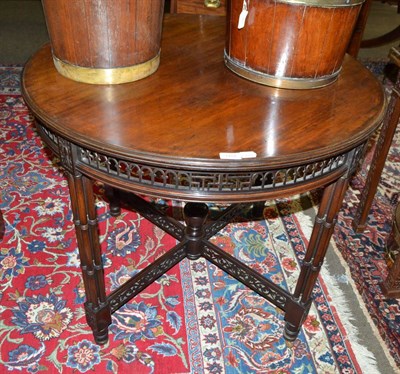 Lot 1484 - Edwardian cluster column circular occasional table