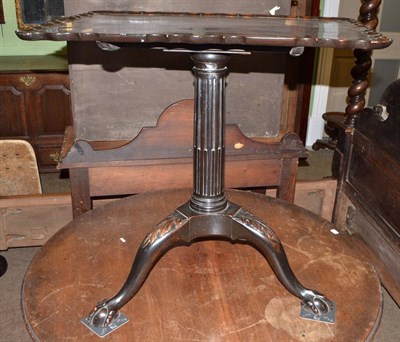 Lot 1517 - Pie crust pedestal table with claw and ball feet