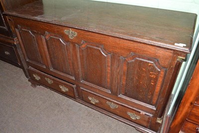 Lot 1526 - An 18th century panelled oak dower chest