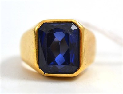 Lot 83 - A synthetic sapphire ring, the scissor cut blue stone within a yellow mount, finger size O