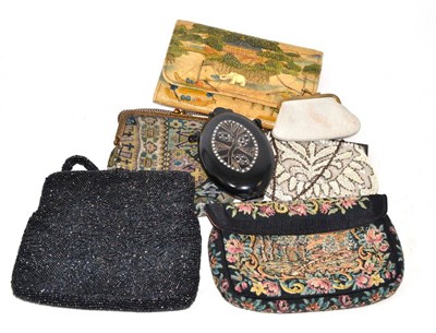 Lot 519 - A small collection of evening purses