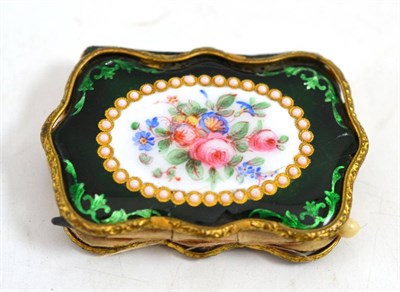 Lot 536 - A 19th century green enamel aide memoire