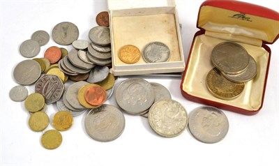 Lot 546 - * A 1902 gold sovereign and a quantity of modern silver coins