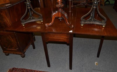 Lot 1287 - A George III mahogany gateleg table