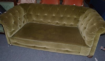 Lot 1326 - Victorian Chesterfield settee