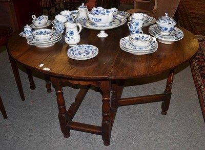 Lot 1330 - An early 18th century six seater gate leg table