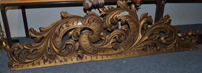 Lot 1450 - Carved gilt arch pediment, 245cm wide