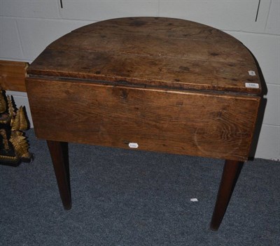 Lot 1486 - An 18th century rustic cricket table