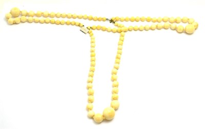 Lot 11 - # A graduated early 20th century three row ivory bead necklace, length of shortest strand 37.5cm