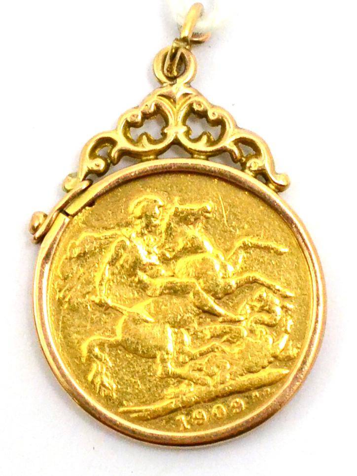 Lot 66 - # A sovereign pendant, the 1909 sovereign loose mounted as a pendant