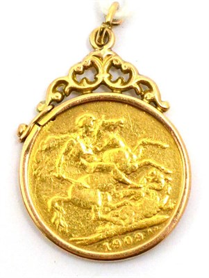 Lot 66 - # A sovereign pendant, the 1909 sovereign loose mounted as a pendant